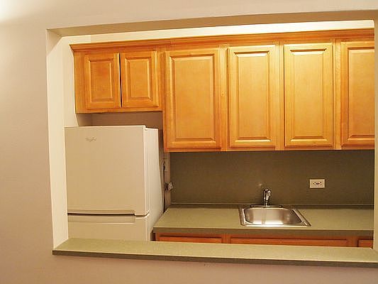 2nd image of 570 Isham St APT 6D