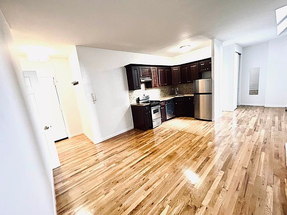 3rd image of 11 Maiden Ln APT 8d