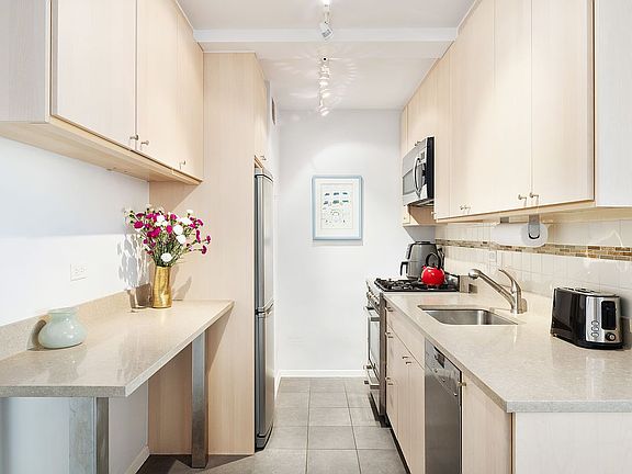 4th image of 170 W End Ave APT 15G