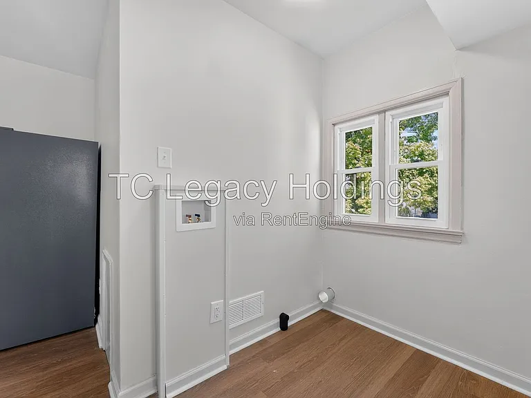 300 Ash Ave — Photo 23