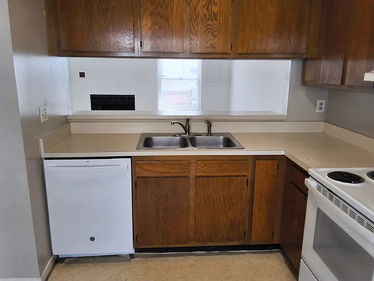 3044 Kim Dr — Photo 4