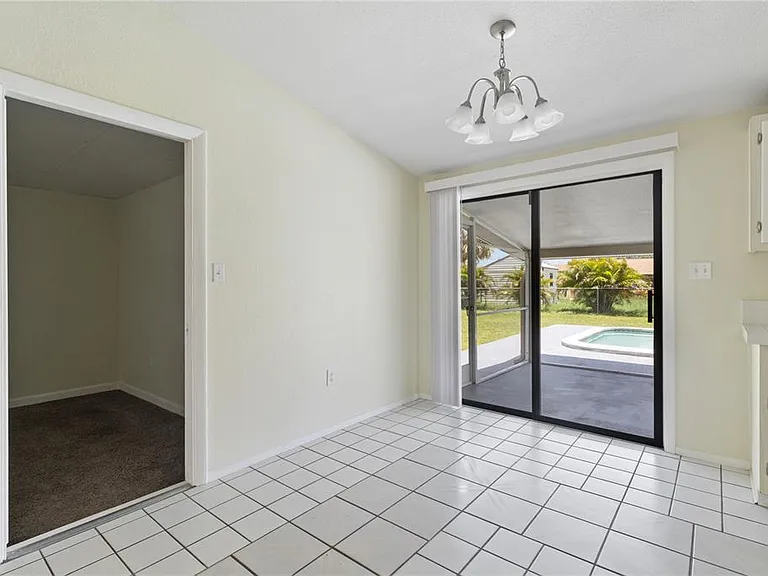 22312 Lasalle Rd — Photo 10
