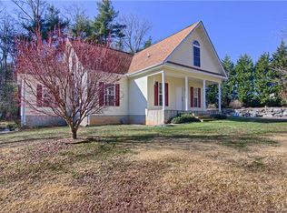 120 Chandler Capps Dr, Flat Rock, NC 28731