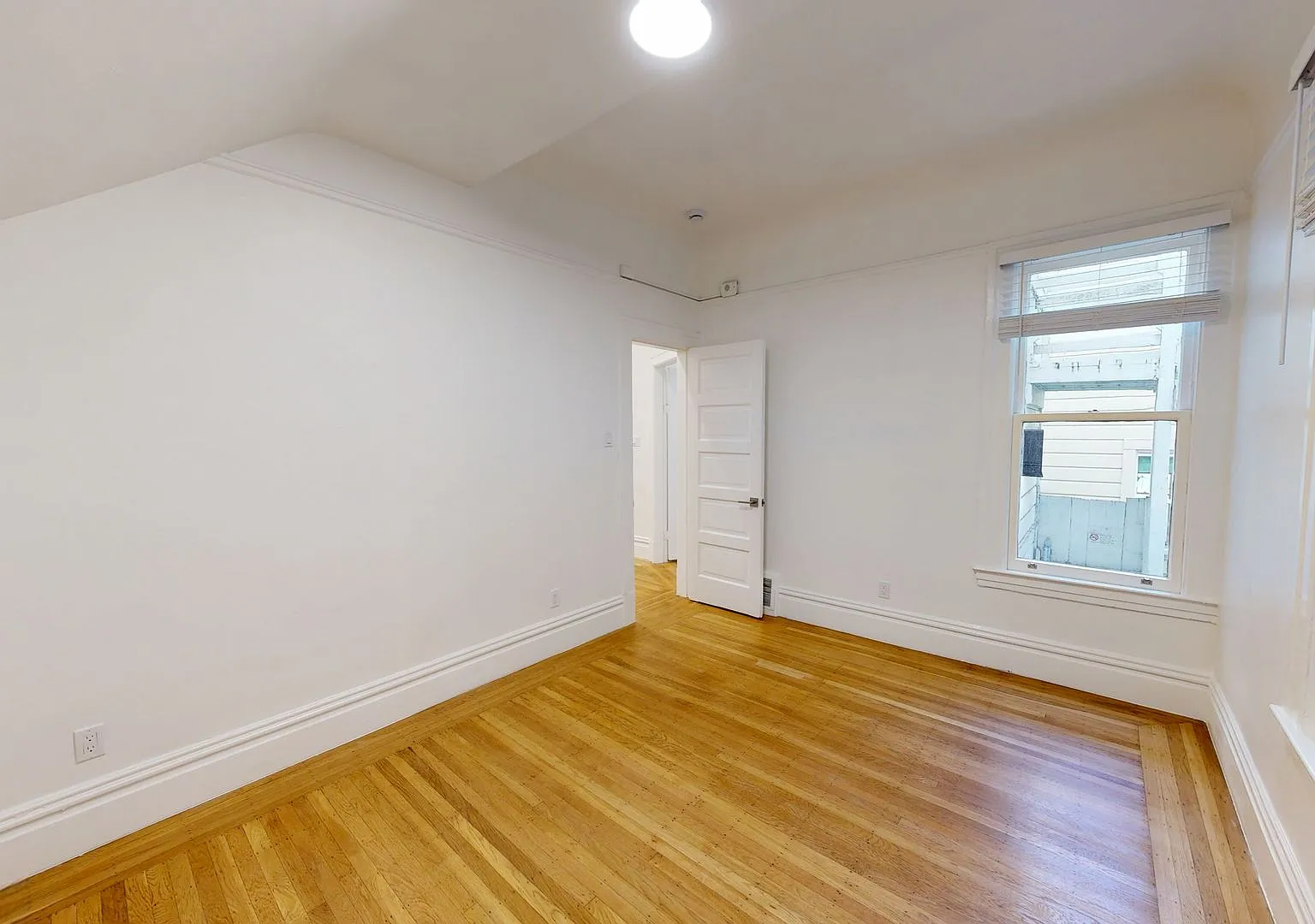 Newly Renovated 2 Bedroom/1 bathroom with Washer/Dryer in Unit — Photo 4