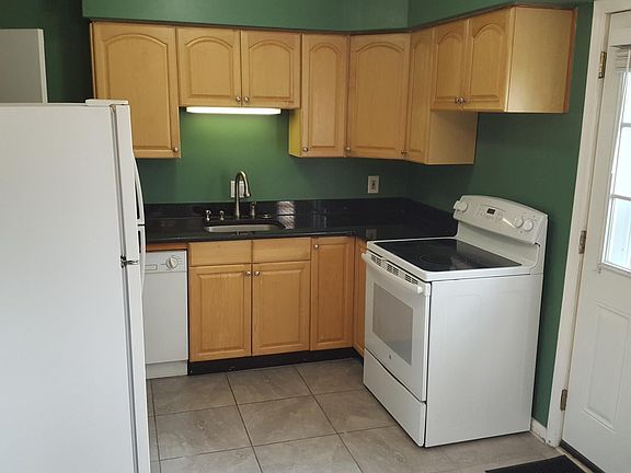 2nd image of 320 Parkview Dr