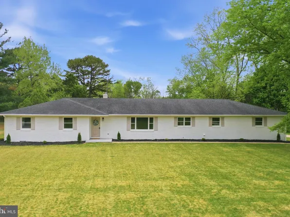 717 W Locust St, Woodstock, VA 22664