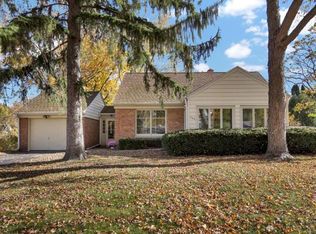 260 Lynnwood Ln, Brookfield, WI 53005