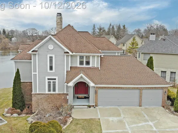 2386 Silver Pointe Dr, Waterford, MI 48328