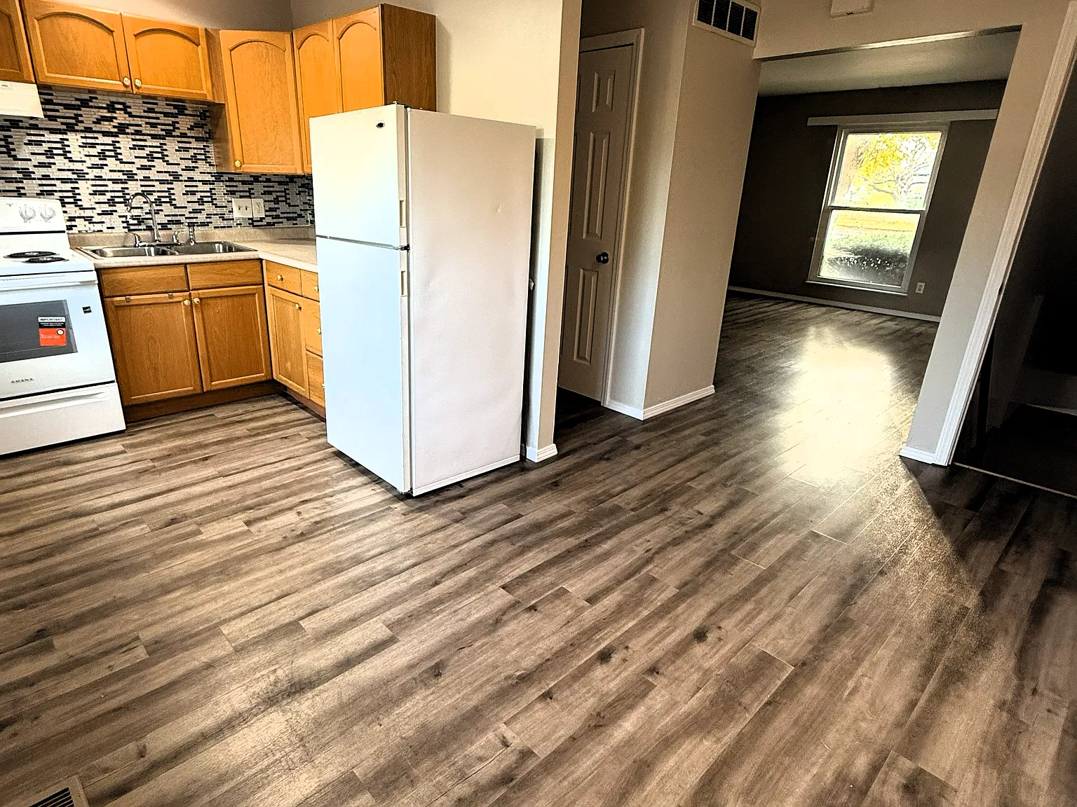2 bed, 1.5 bath, 1100 sqft, $1,200 — Photo 2