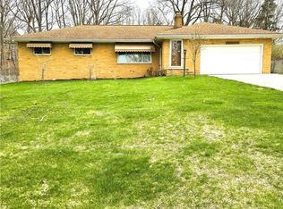 8443 Parkdale Dr, North Royalton, OH 44133
