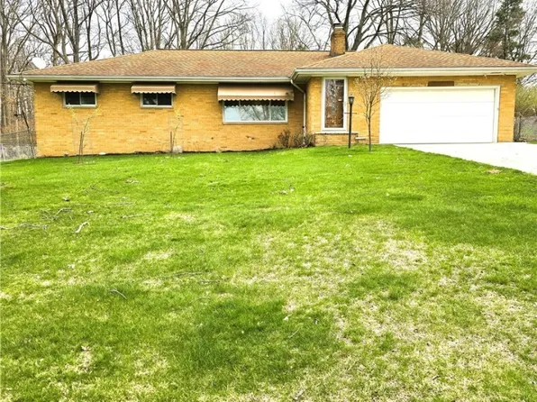 8443 Parkdale Dr, North Royalton, OH 44133