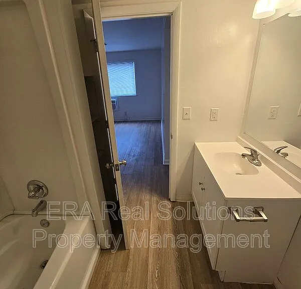 1072 Forest St #D — Photo 11