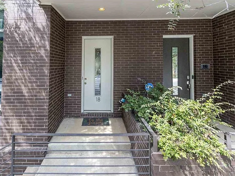 18 W Georgia Ave — Photo 2