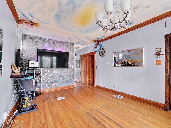 4th image of 2530 S 57th Ct
