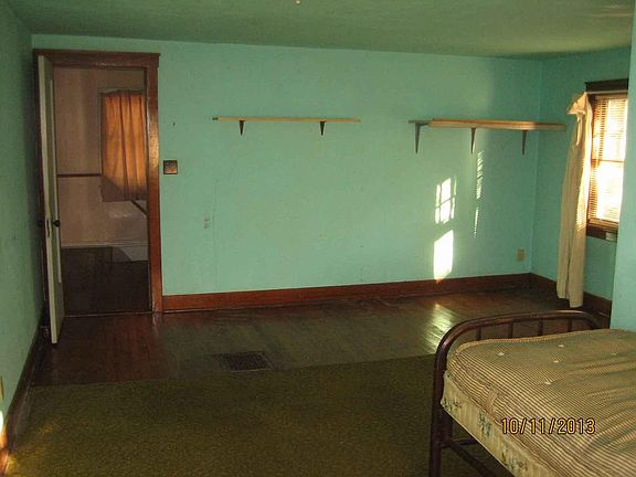 5th image of 667 S Oak Park Ct