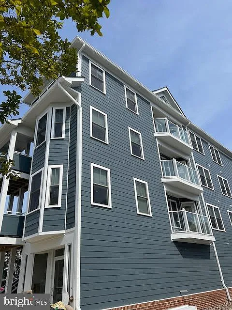 2 bed, 1032 sqft, $2,695 — Photo 2