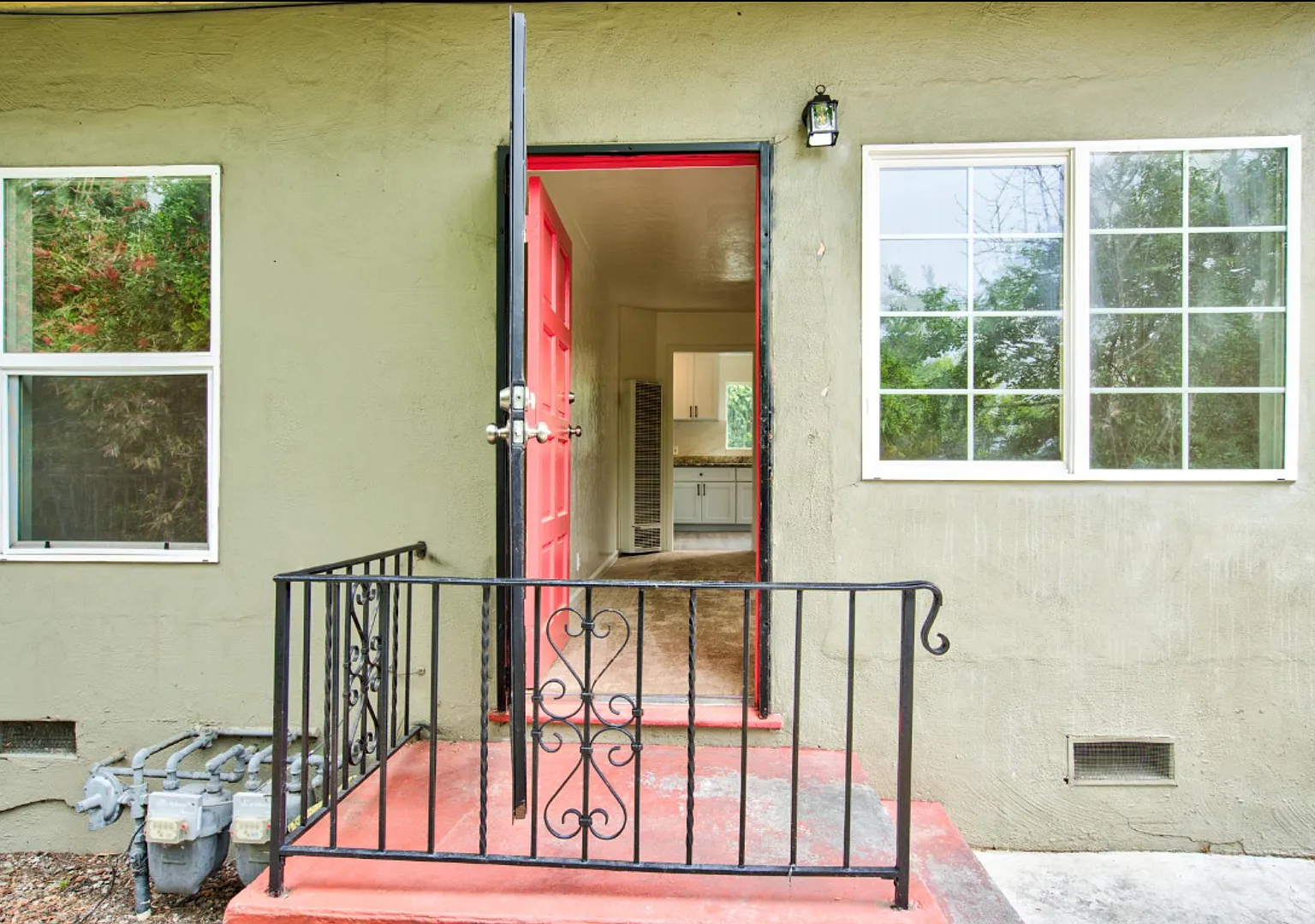 Spacious & Freshly Updated 3-Bedroom, 2-Bathroom Oakland Home | Off-Street Parking & Paid Utilities — Photo 4
