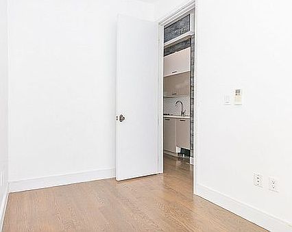 4th image of 531 Knickerbocker Ave #1E