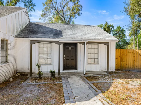 1403 College Park Ln APT B, Tampa, FL 33612