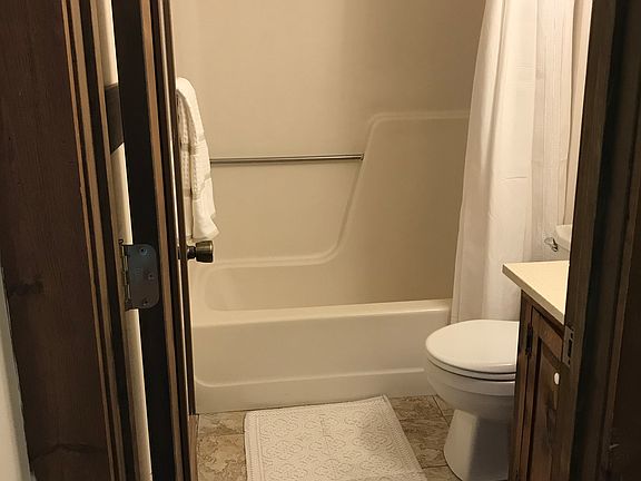 3rd image of 213 Woodland Dr APT 4