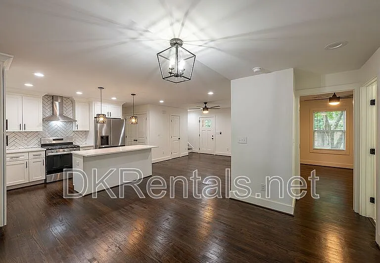737 Helen St NW — Photo 14