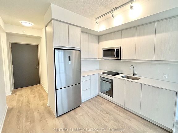 3rd image of 32 Forest Manor Rd #1407