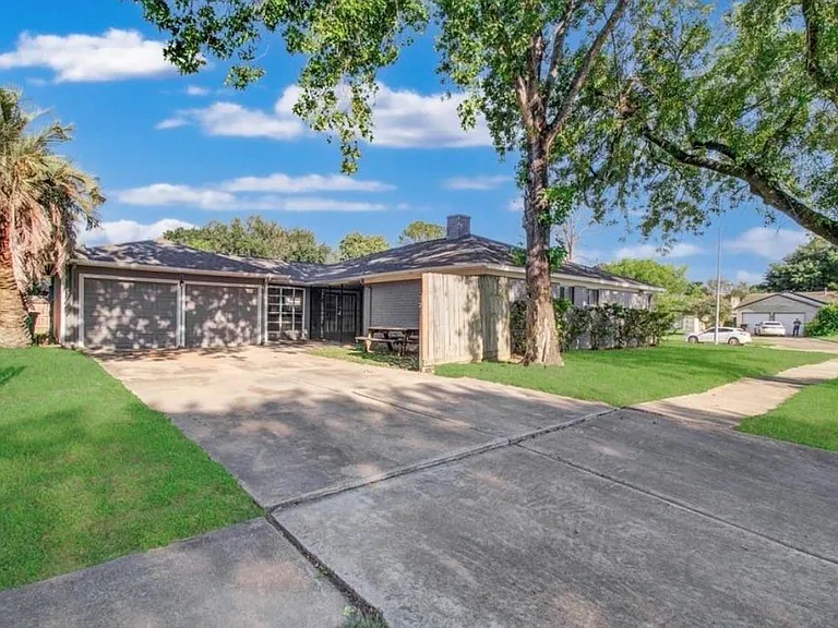 9430 Claridge Dr — Photo 3
