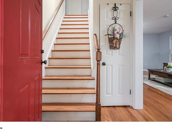 4th image of 8 Cedar Ave