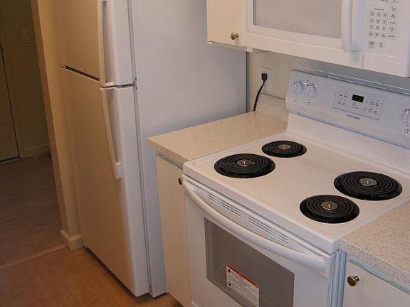 4th image of 430 N Civic Dr APT 102