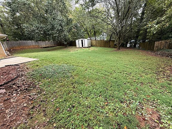5th image of 201 Oakmont Dr