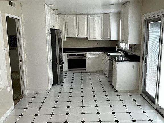3rd image of 704 Grand Ave