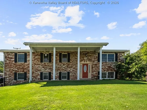 1815 Pinewood Dr, Sissonville, WV 25320