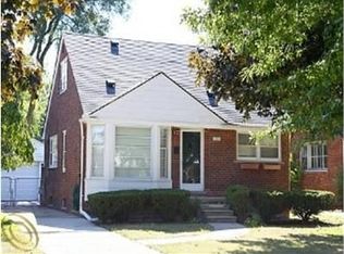20704 Kenmore Ave, Harper Woods, MI 48225
