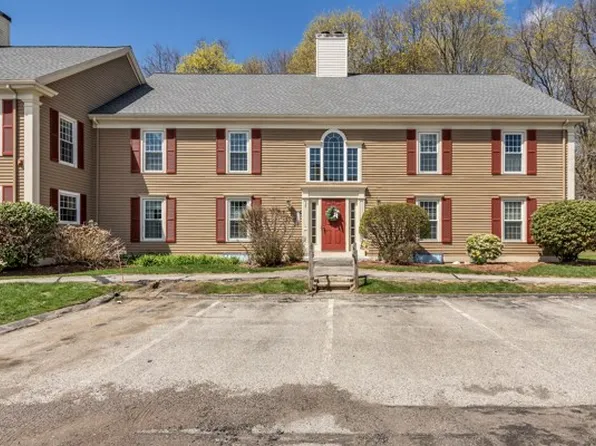 35 Essex Green Ln #D, Peabody, MA 01960