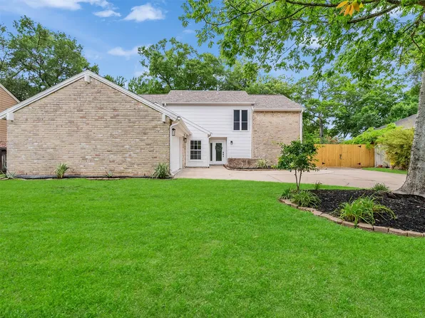 1023 Cragmore Dr, Seabrook, TX 77586