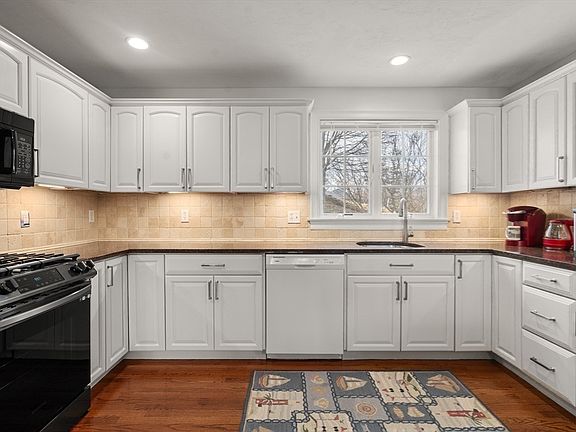 5th image of 62 South St APT C