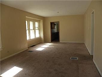 2nd image of 410 Bellaire Ave