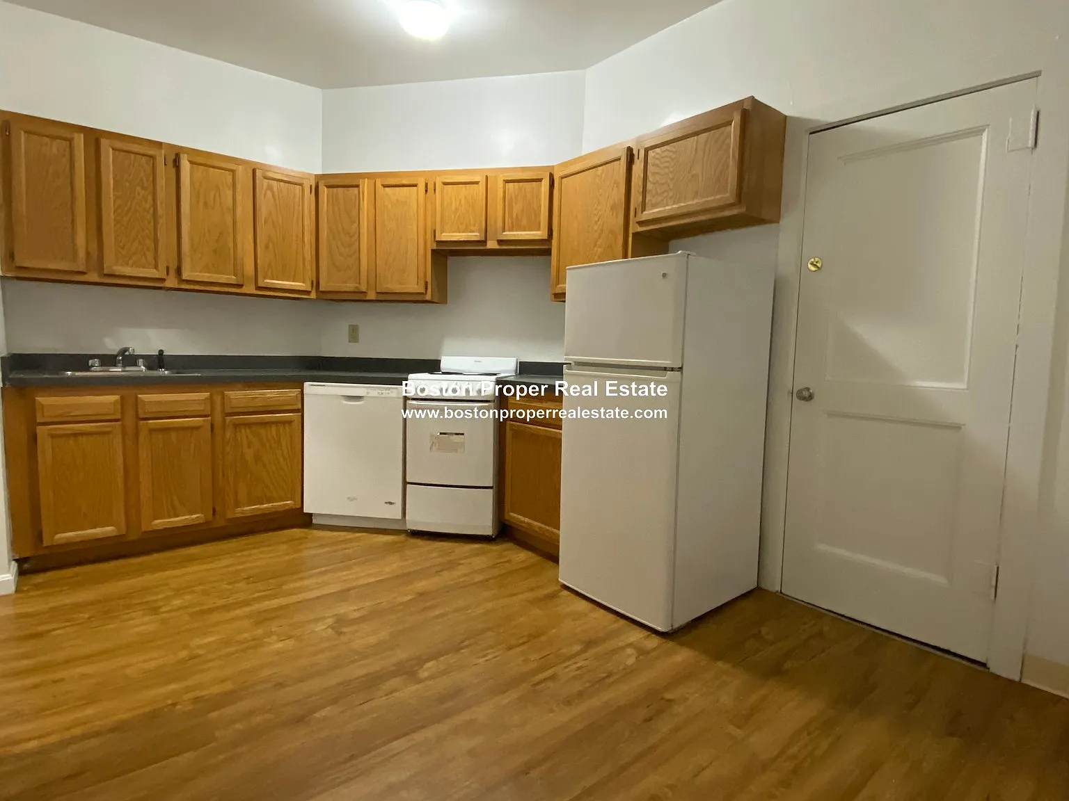 3 bed, 700 sqft, $3,175 — Photo 1