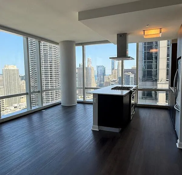 113 W Wacker Dr — Photo 4