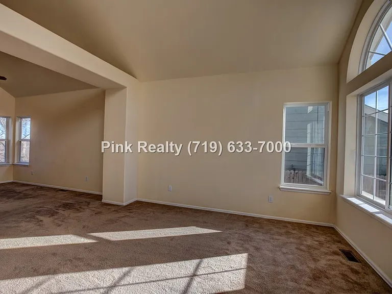 985 Ridgebury Pl — Photo 3