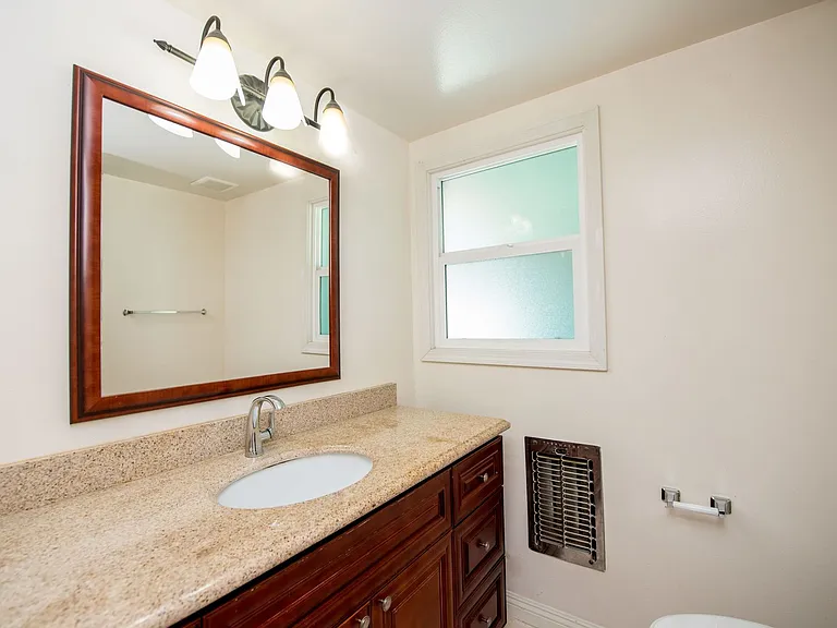 15412 Shasta Ln — Photo 21