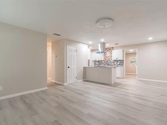 3rd image of 4718 20th Ave S