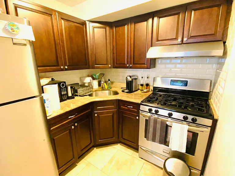 121 Benziger Ave #1 — Photo 3