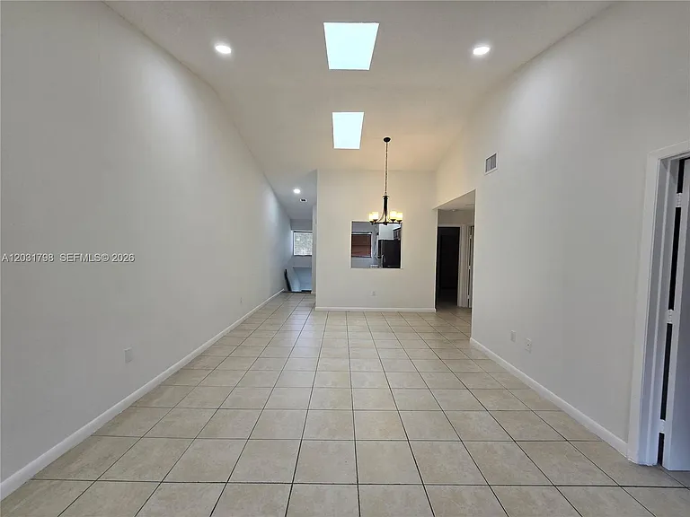2231 SW 80th Ter #2231 — Photo 2
