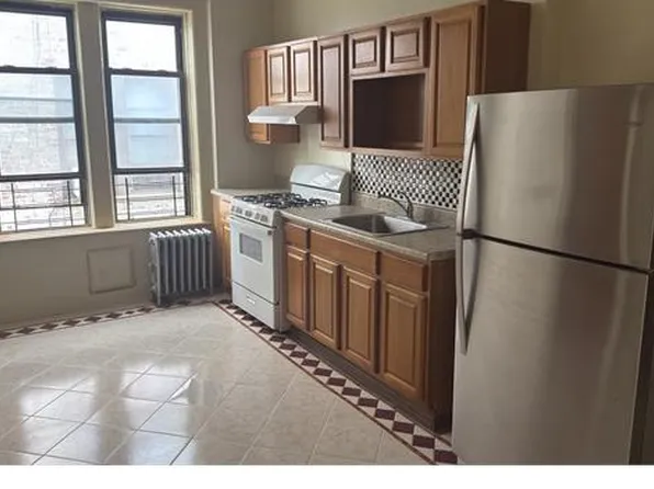 79 E 94th St #2-R, Brooklyn, NY 11212