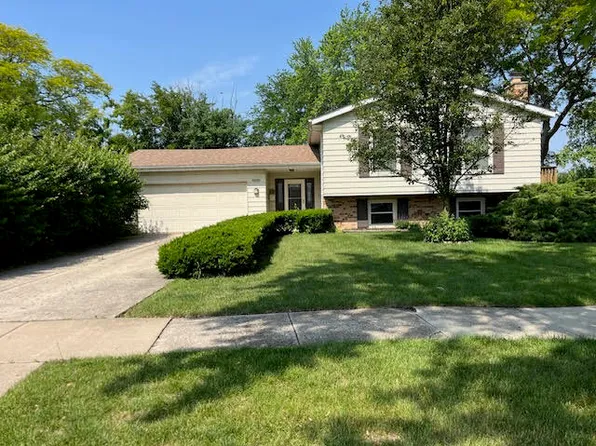 2134 S Hull Dr, Wheaton, IL 60189