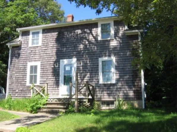 135 Edgartown Rd, Tisbury, MA 02568