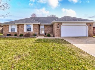 3528 W Shawnee Dr, Springfield, MO 65810