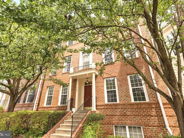 1591 Leeds Castle Dr APT 201, Vienna, VA 22182