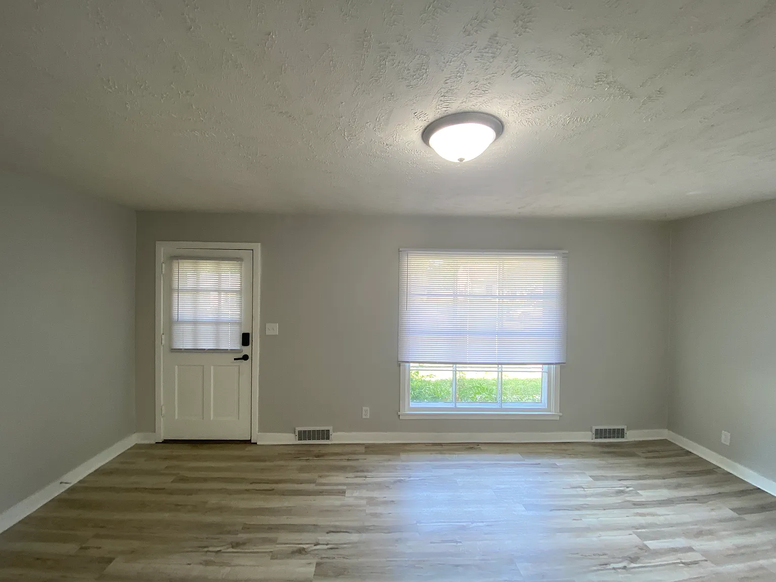 2 bed, 850 sqft, $1,599 — Photo 3